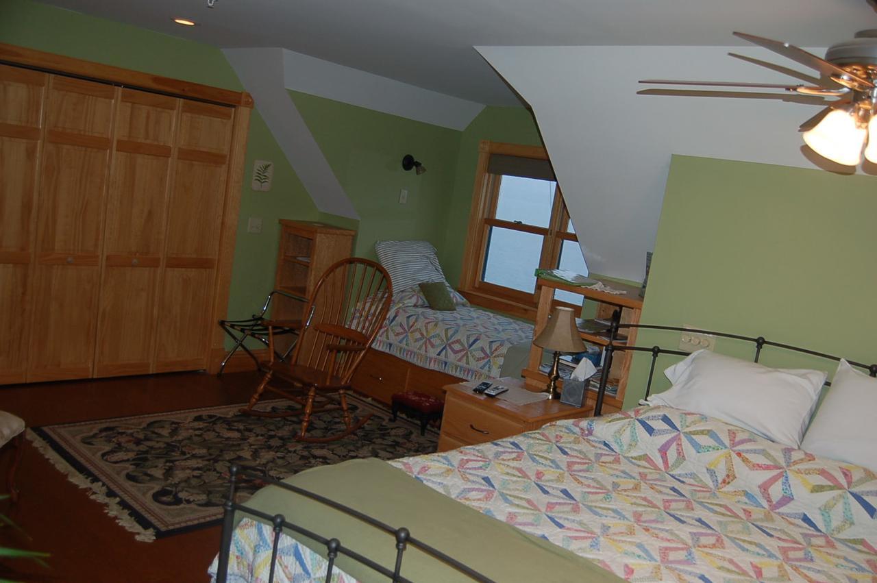 Wave Walker Bed And Breakfast Surry Экстерьер фото