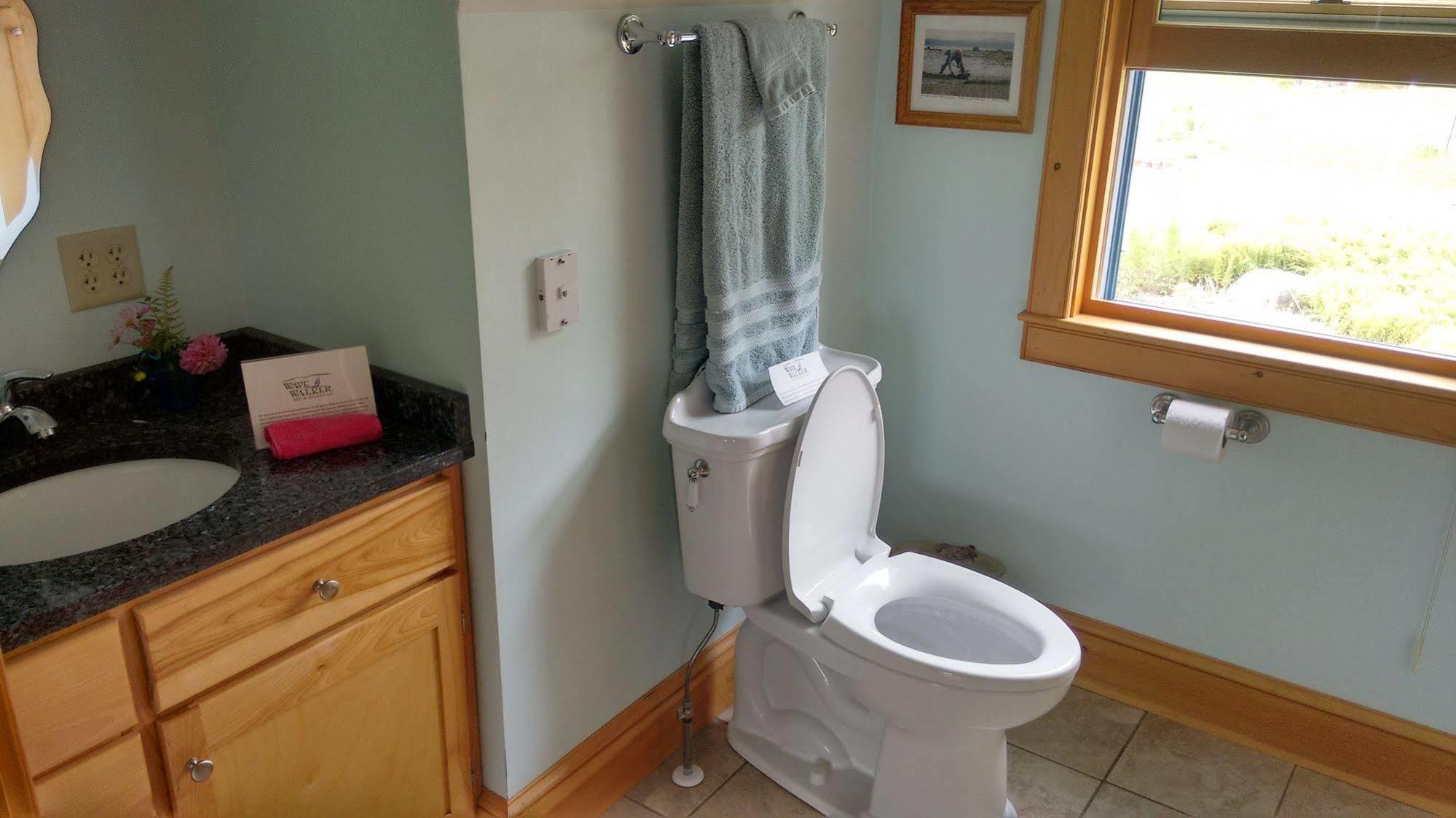 Wave Walker Bed And Breakfast Surry Экстерьер фото