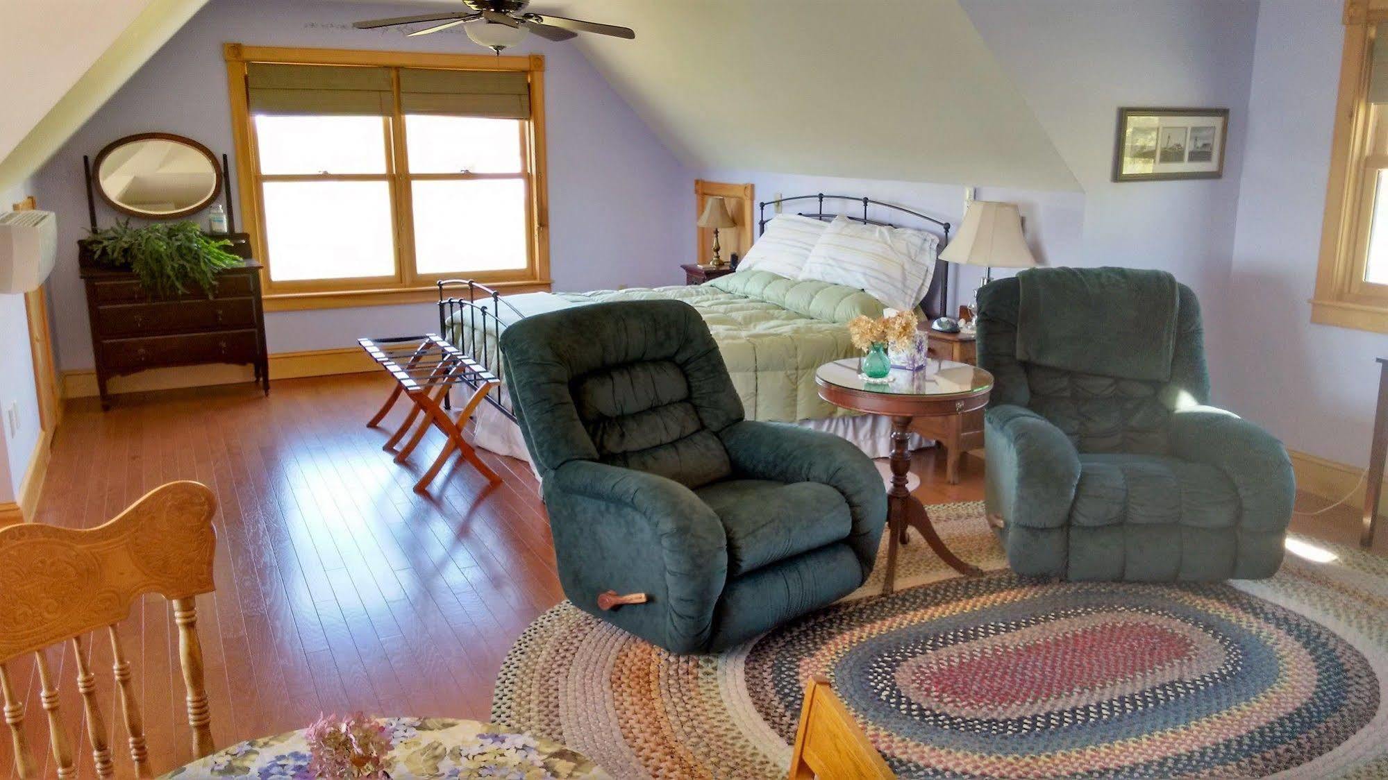 Wave Walker Bed And Breakfast Surry Экстерьер фото
